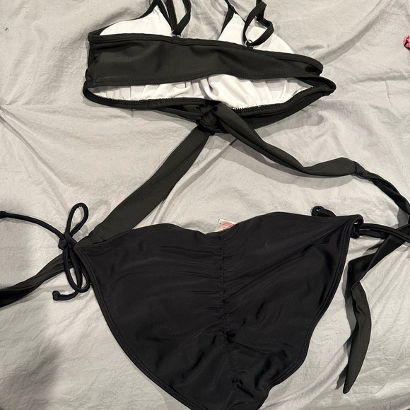 Black top knot bikini size medium - Picture 3 of 4